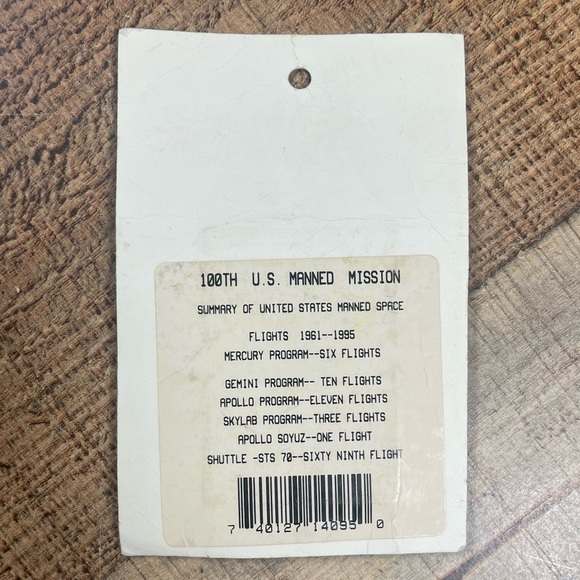 NEW Kennedy Space Center 100th US Manned Mission coin Serialized Collector - Picture 2 of 6